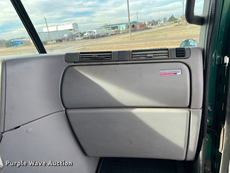 image for item DK7206 2007 Freightliner Columbia  semi truck