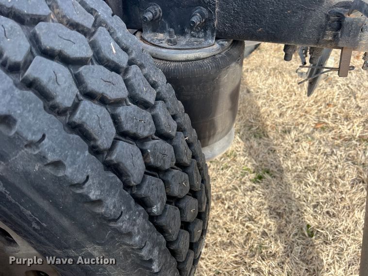 image for item DK7206 2007 Freightliner Columbia  semi truck