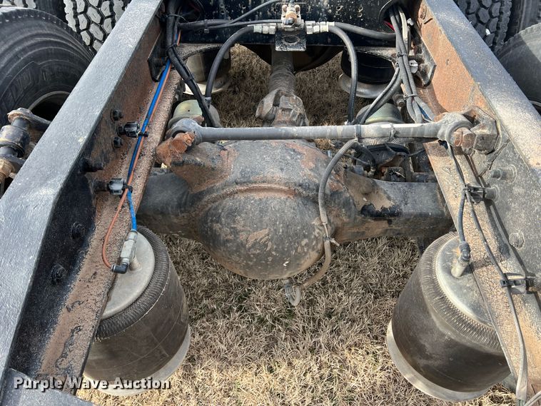 image for item DK7206 2007 Freightliner Columbia  semi truck