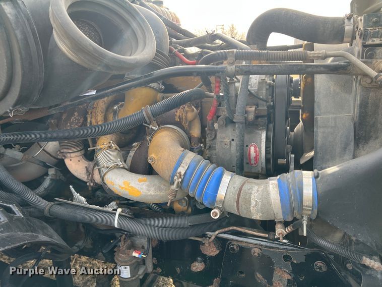 image for item DK7206 2007 Freightliner Columbia  semi truck