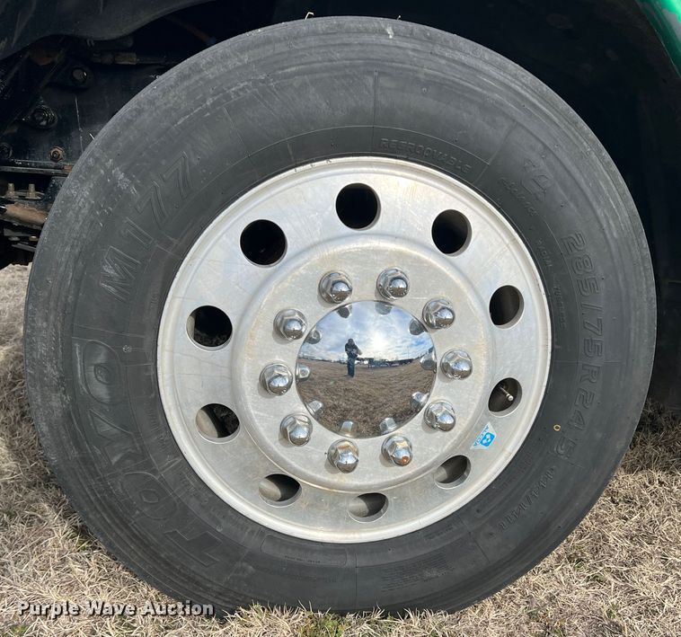 image for item DK7206 2007 Freightliner Columbia  semi truck