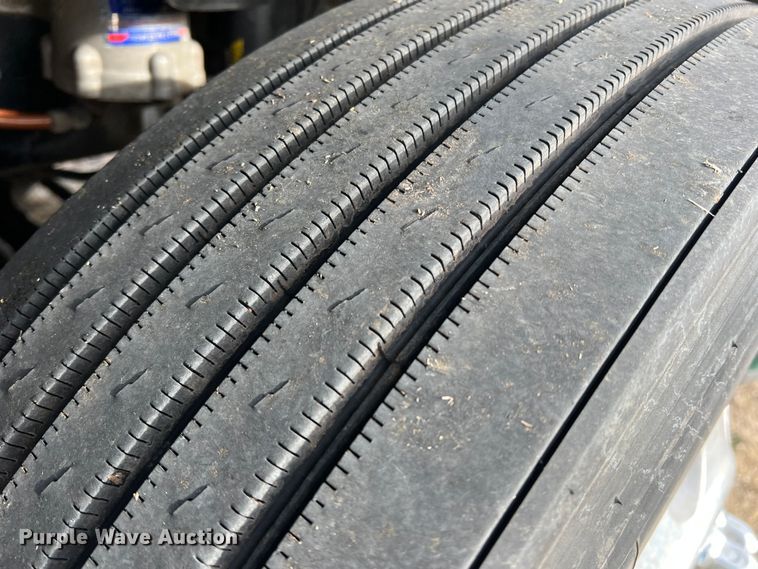 image for item DK7206 2007 Freightliner Columbia  semi truck