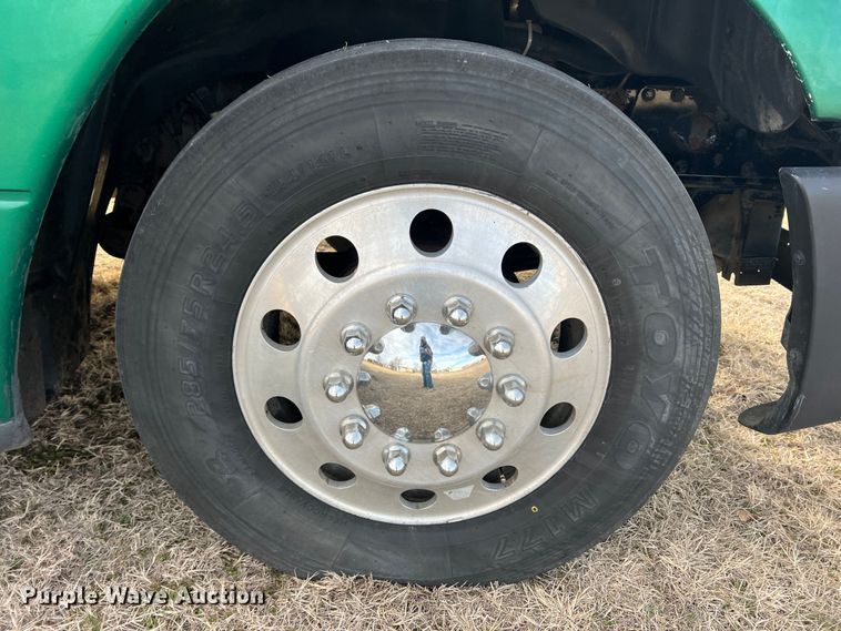 image for item DK7206 2007 Freightliner Columbia  semi truck