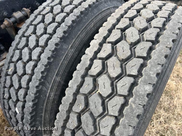 image for item DK7206 2007 Freightliner Columbia  semi truck