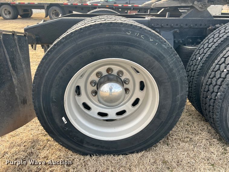 image for item DK7206 2007 Freightliner Columbia  semi truck