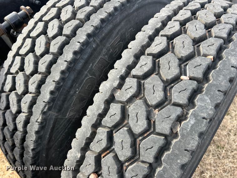 image for item DK7206 2007 Freightliner Columbia  semi truck