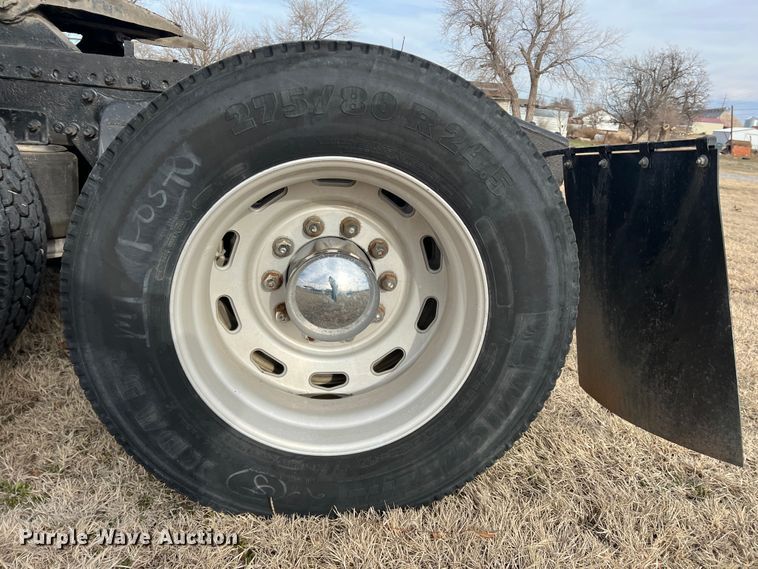 image for item DK7206 2007 Freightliner Columbia  semi truck