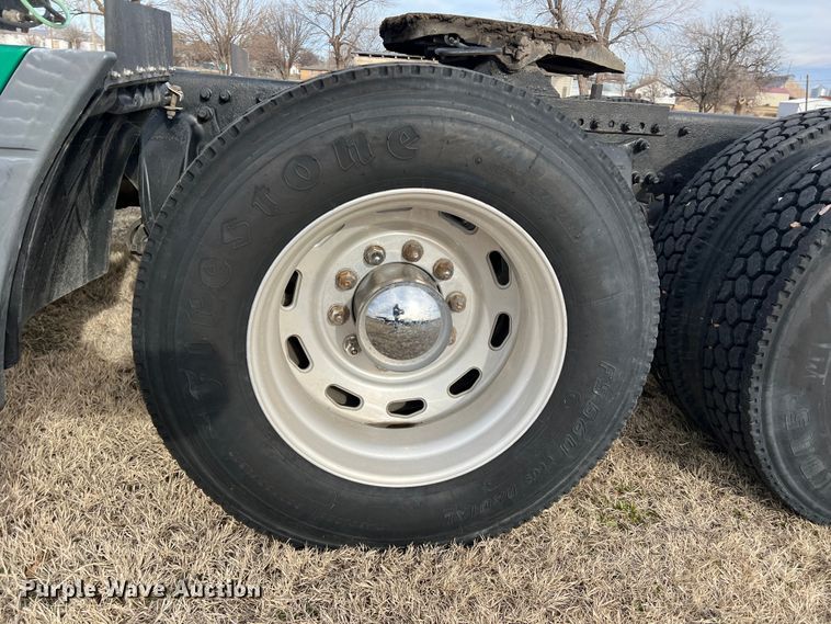 image for item DK7206 2007 Freightliner Columbia  semi truck