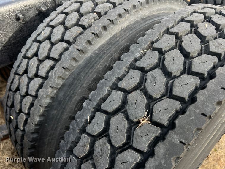 image for item DK7206 2007 Freightliner Columbia  semi truck