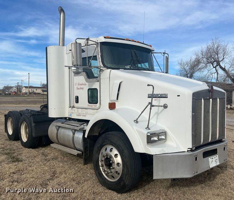 image for item DK7207 2006 Kenworth T800  semi truck