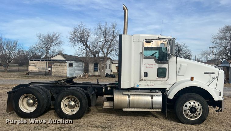 image for item DK7207 2006 Kenworth T800  semi truck