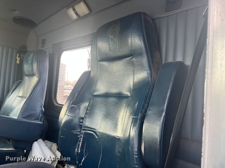 image for item DK7207 2006 Kenworth T800  semi truck