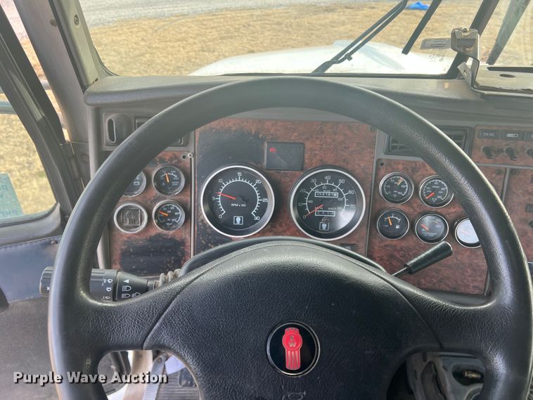 image for item DK7207 2006 Kenworth T800  semi truck