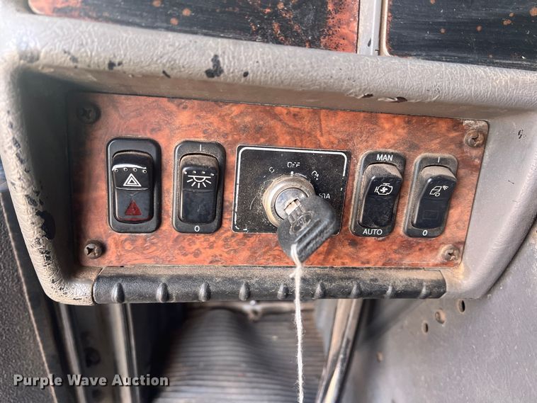 image for item DK7207 2006 Kenworth T800  semi truck