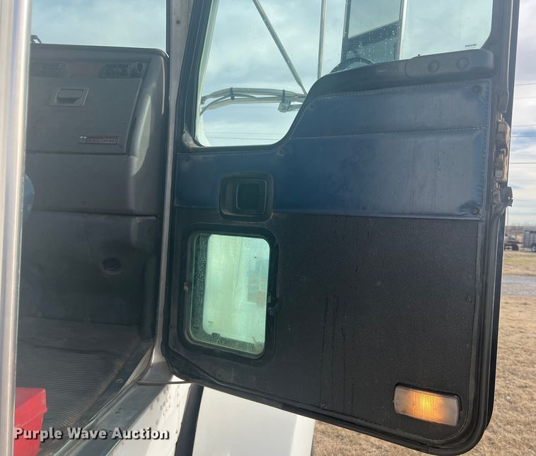 image for item DK7207 2006 Kenworth T800  semi truck