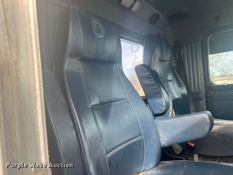 image for item DK7207 2006 Kenworth T800  semi truck