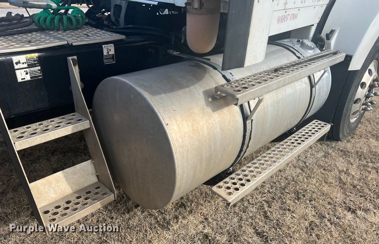 image for item DK7207 2006 Kenworth T800  semi truck