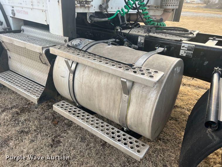 image for item DK7207 2006 Kenworth T800  semi truck