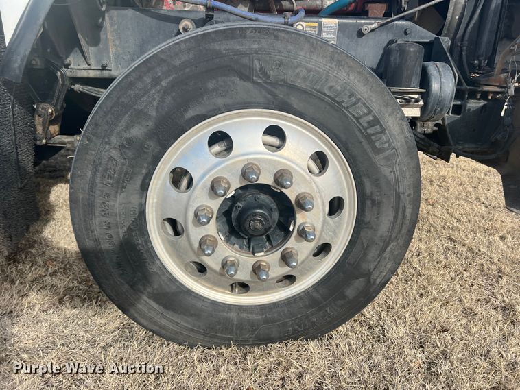 image for item DK7207 2006 Kenworth T800  semi truck