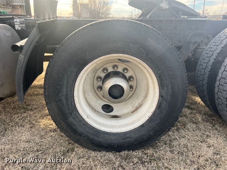 image for item DK7207 2006 Kenworth T800  semi truck