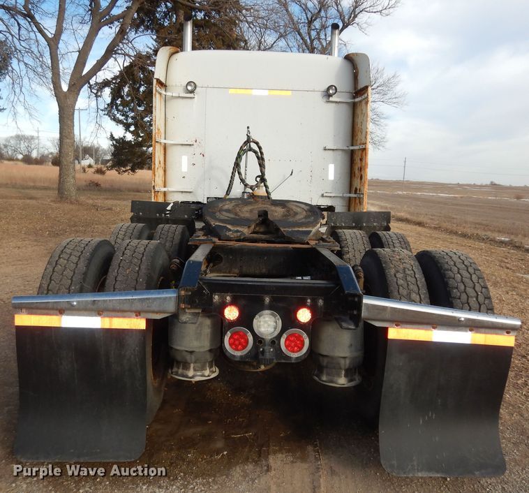 image for item DK7518 1997 Freightliner FLD  semi truck