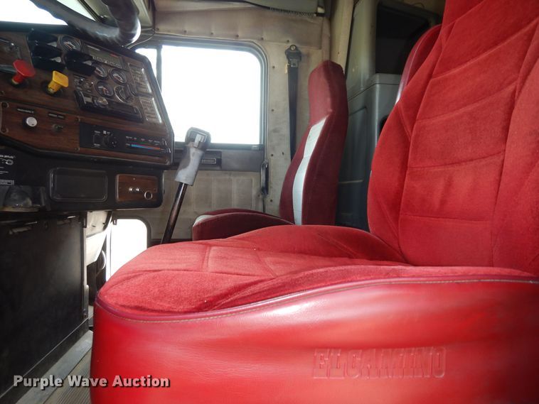 image for item DK7518 1997 Freightliner FLD  semi truck