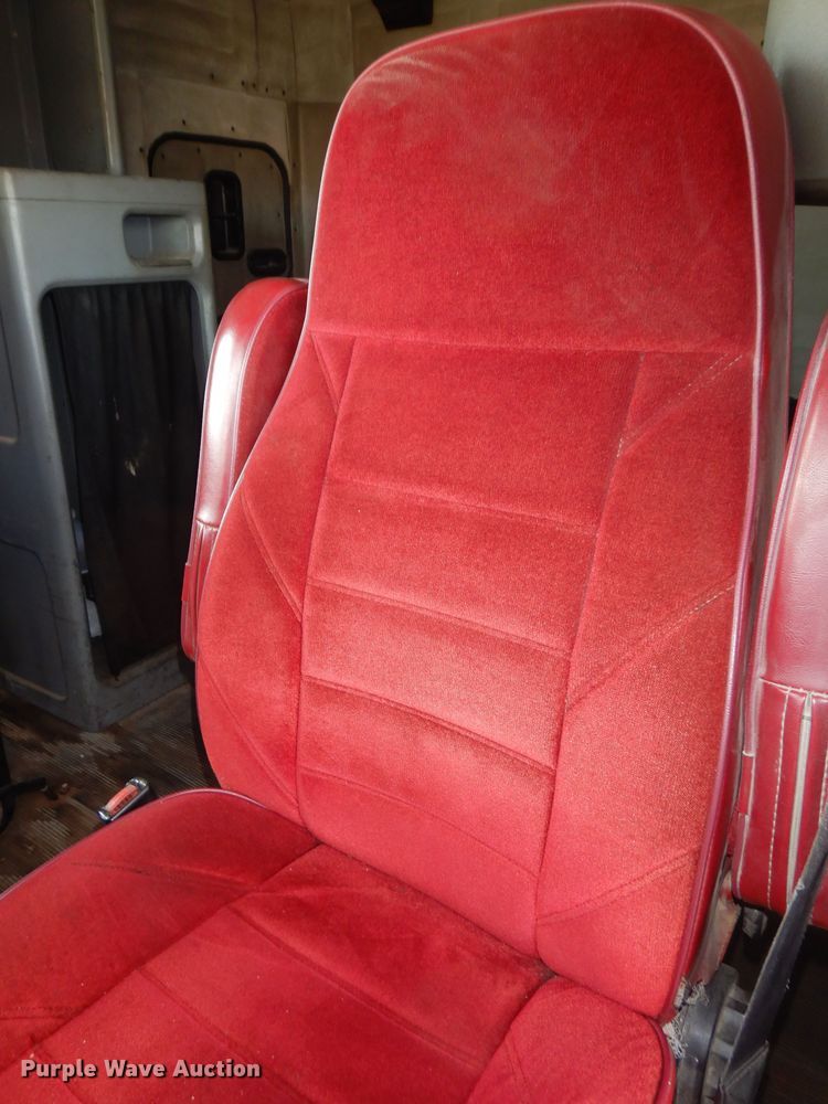 image for item DK7518 1997 Freightliner FLD  semi truck