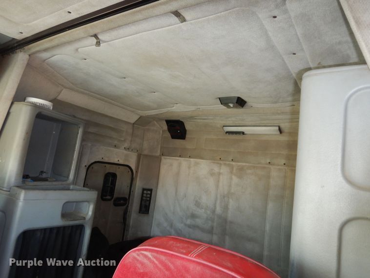 image for item DK7518 1997 Freightliner FLD  semi truck