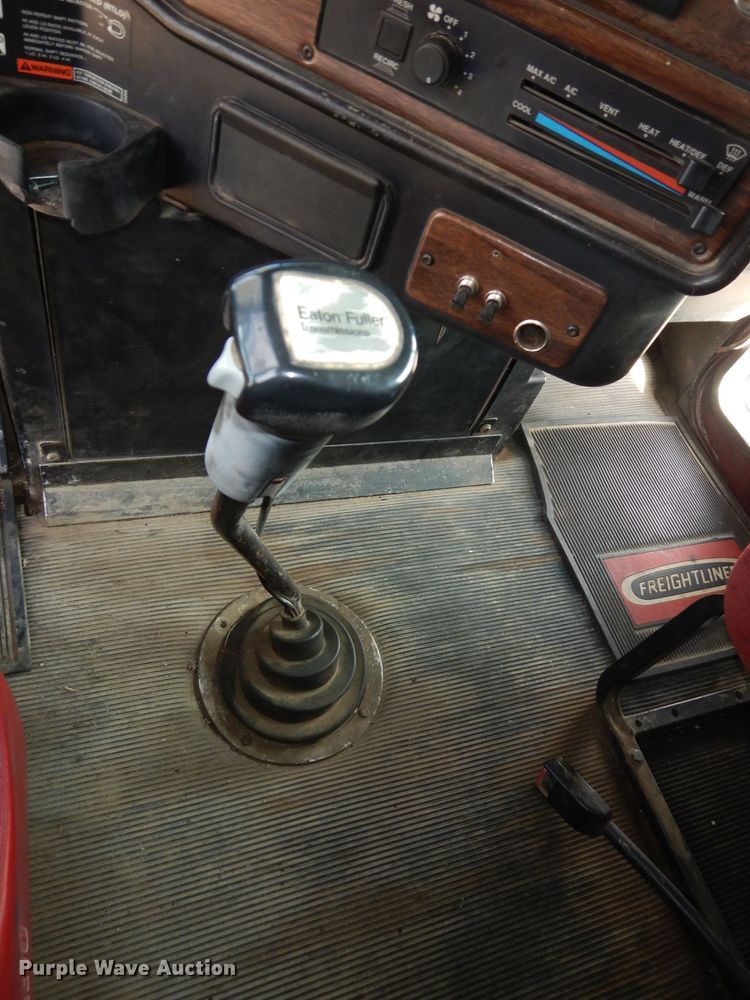 image for item DK7518 1997 Freightliner FLD  semi truck