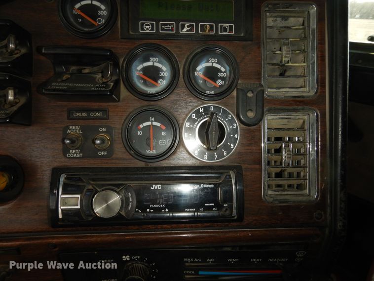 image for item DK7518 1997 Freightliner FLD  semi truck