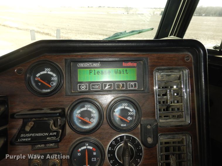 image for item DK7518 1997 Freightliner FLD  semi truck