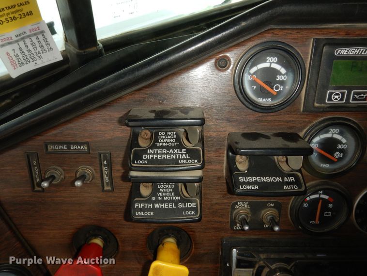 image for item DK7518 1997 Freightliner FLD  semi truck