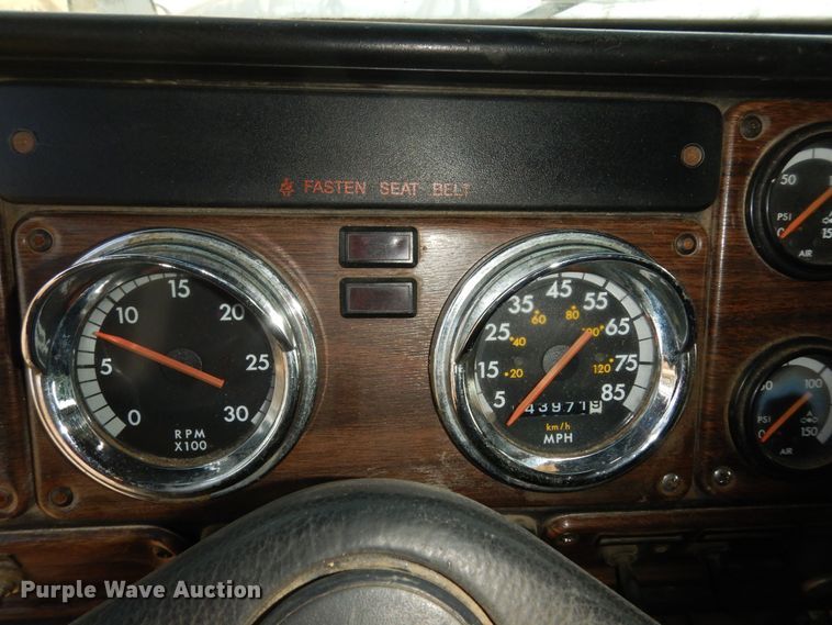 image for item DK7518 1997 Freightliner FLD  semi truck