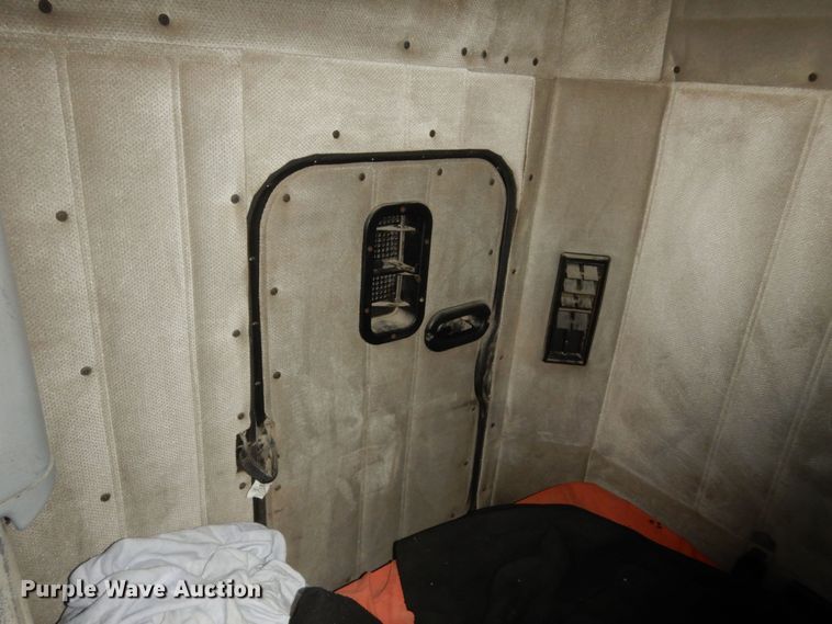 image for item DK7518 1997 Freightliner FLD  semi truck