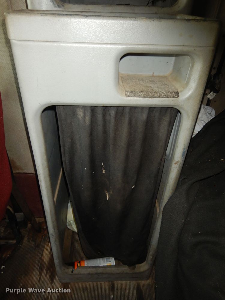 image for item DK7518 1997 Freightliner FLD  semi truck