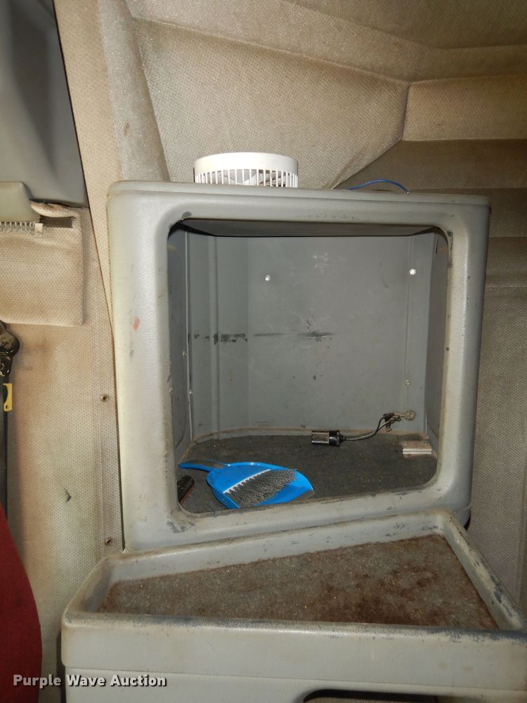 image for item DK7518 1997 Freightliner FLD  semi truck