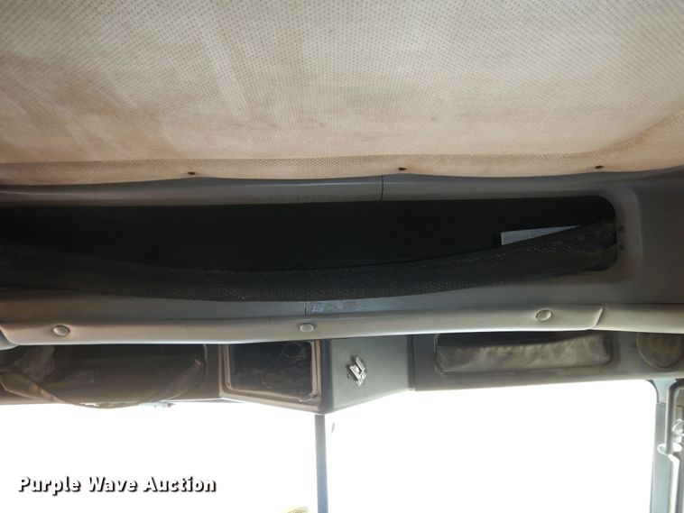 image for item DK7518 1997 Freightliner FLD  semi truck