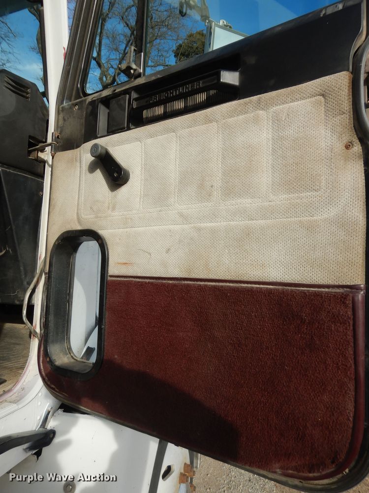 image for item DK7518 1997 Freightliner FLD  semi truck