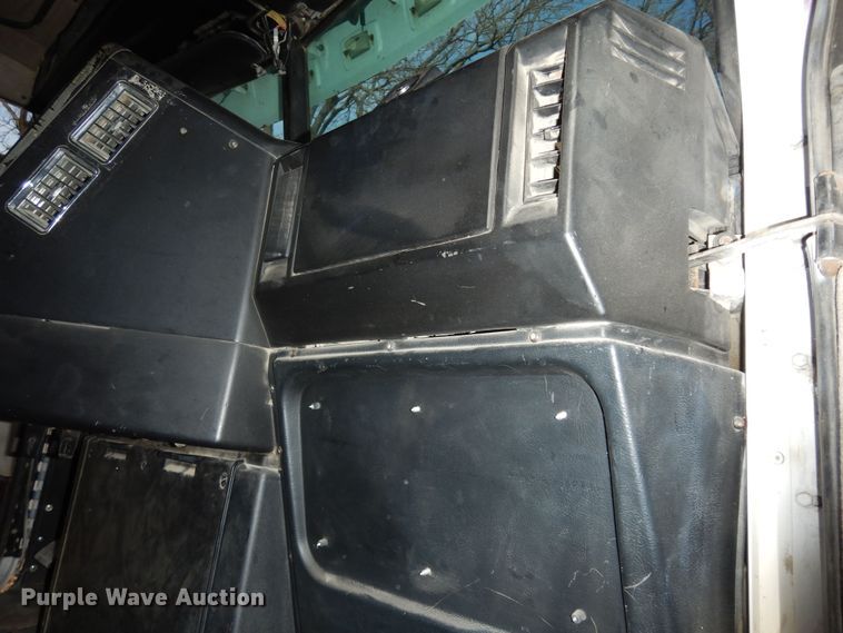 image for item DK7518 1997 Freightliner FLD  semi truck