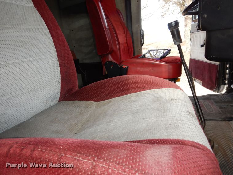 image for item DK7518 1997 Freightliner FLD  semi truck