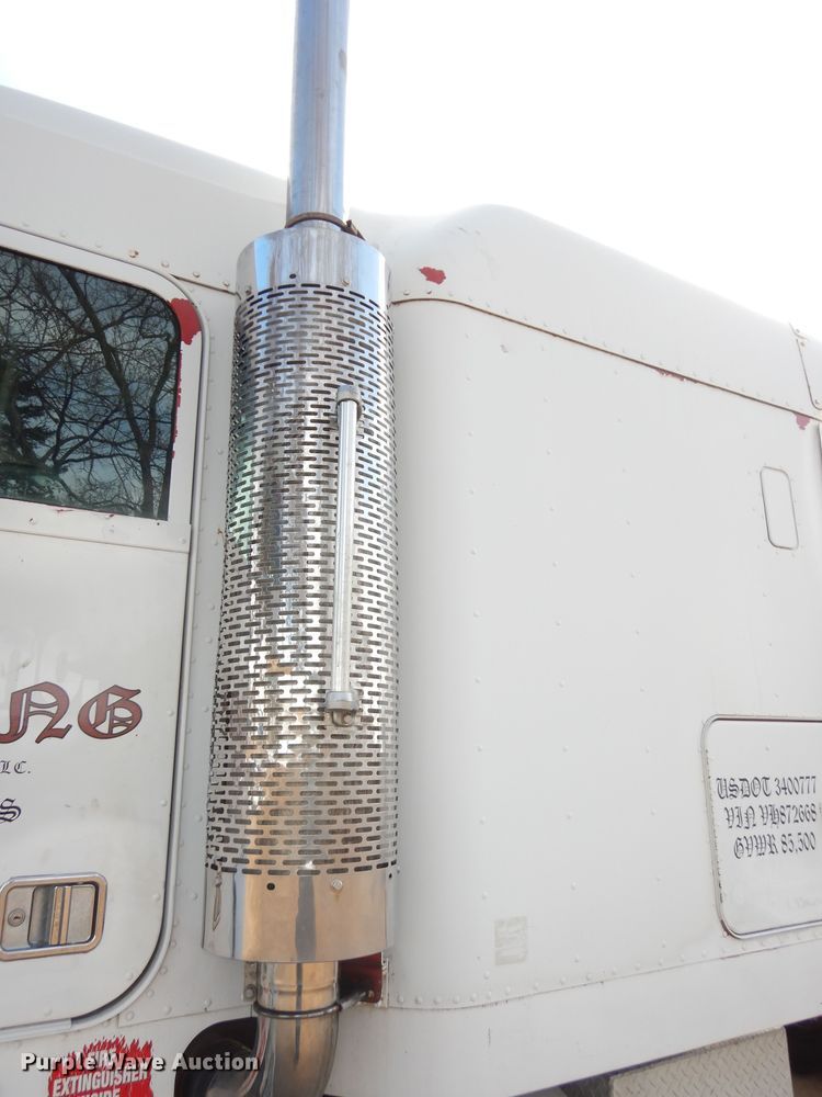 image for item DK7518 1997 Freightliner FLD  semi truck