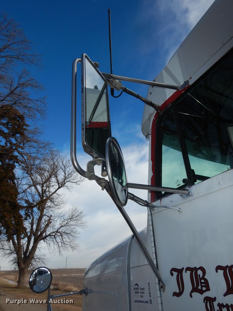 image for item DK7518 1997 Freightliner FLD  semi truck