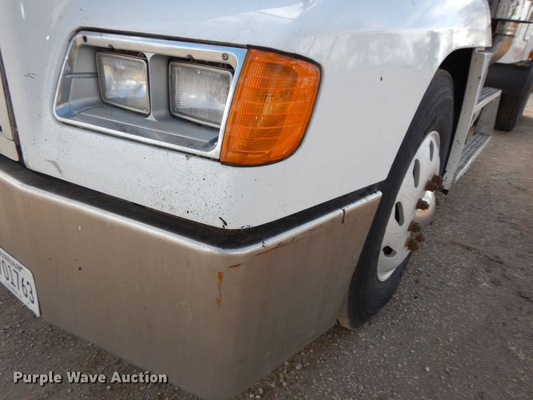 image for item DK7518 1997 Freightliner FLD  semi truck