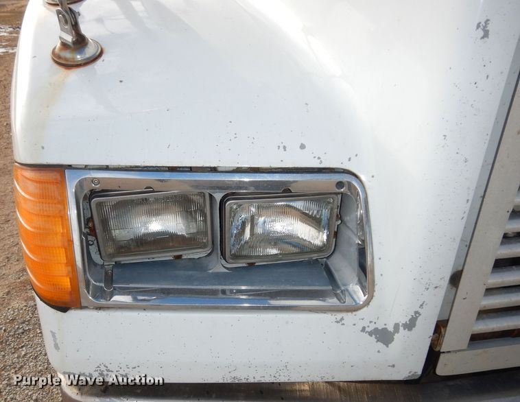 image for item DK7518 1997 Freightliner FLD  semi truck