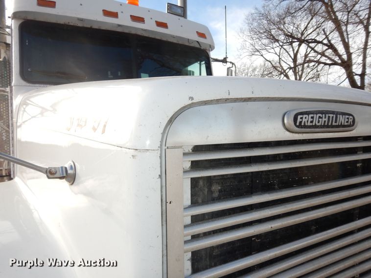 image for item DK7518 1997 Freightliner FLD  semi truck