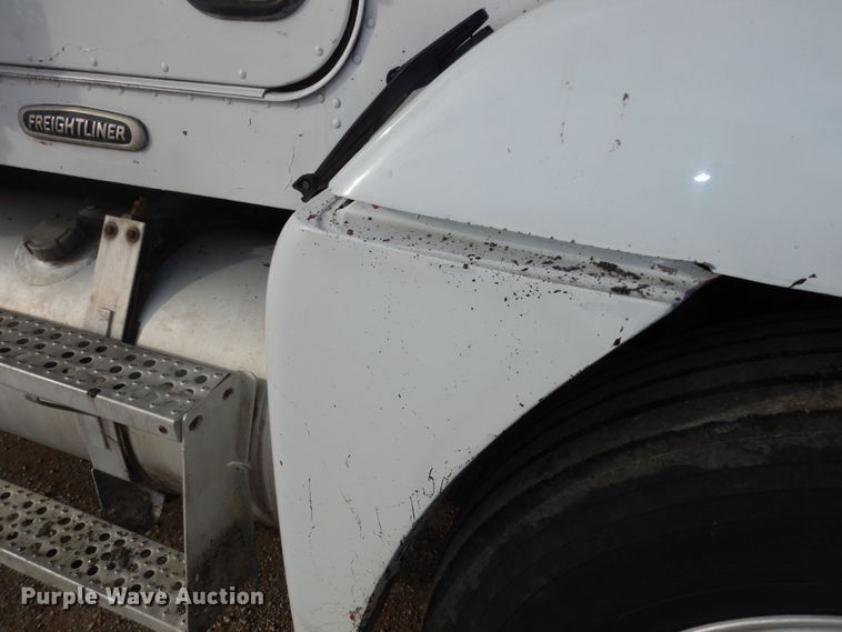 image for item DK7518 1997 Freightliner FLD  semi truck