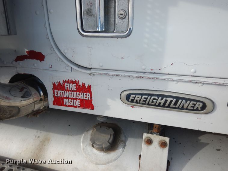 image for item DK7518 1997 Freightliner FLD  semi truck