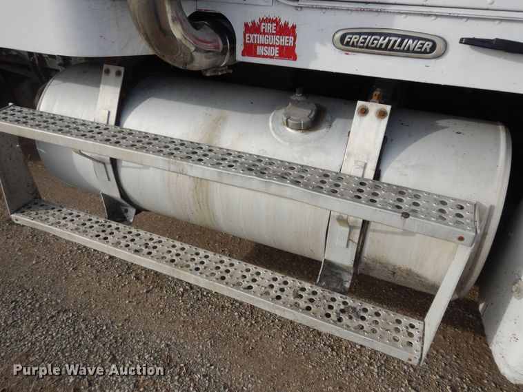 image for item DK7518 1997 Freightliner FLD  semi truck