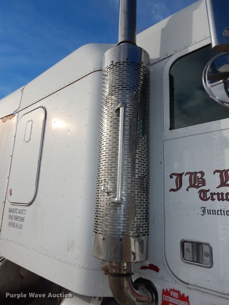 image for item DK7518 1997 Freightliner FLD  semi truck