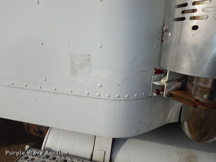 image for item DK7518 1997 Freightliner FLD  semi truck